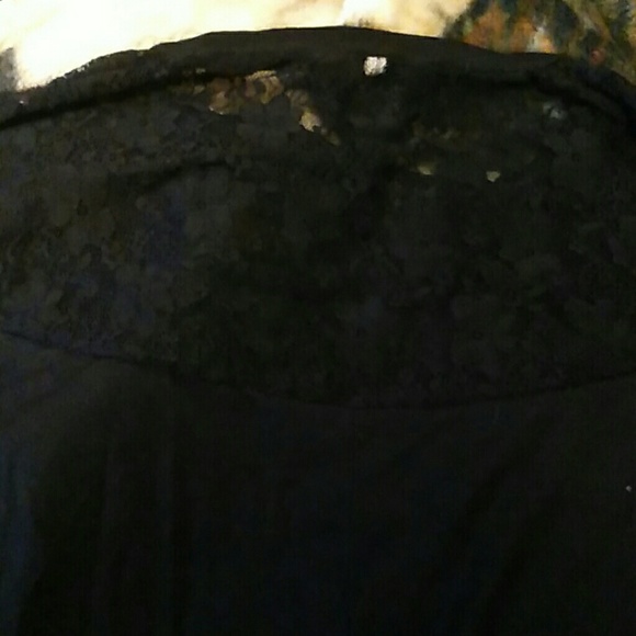 Black quarter length top with lace back - Picture 2 of 2